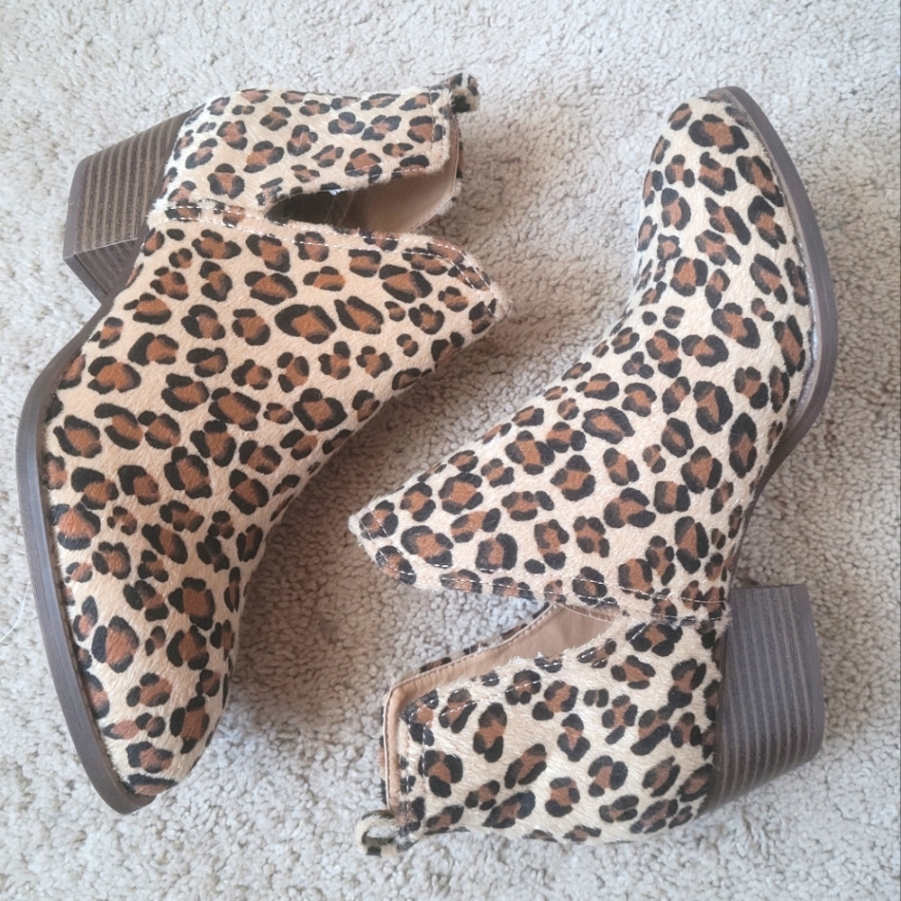 Leopard Cowhide Heeled Booties sz 9